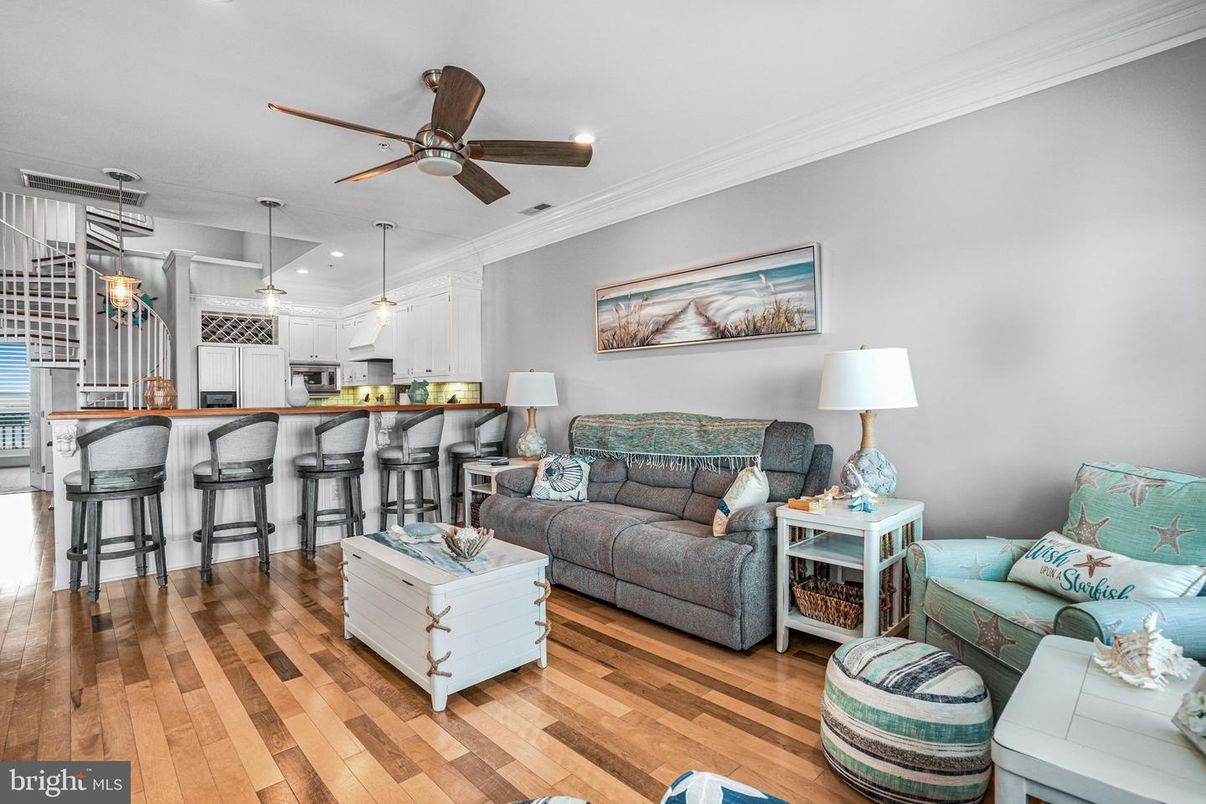 Interior, Kitchen, Living room, Pendant Lights, Recessed Lighting, Wood Texture Flooring