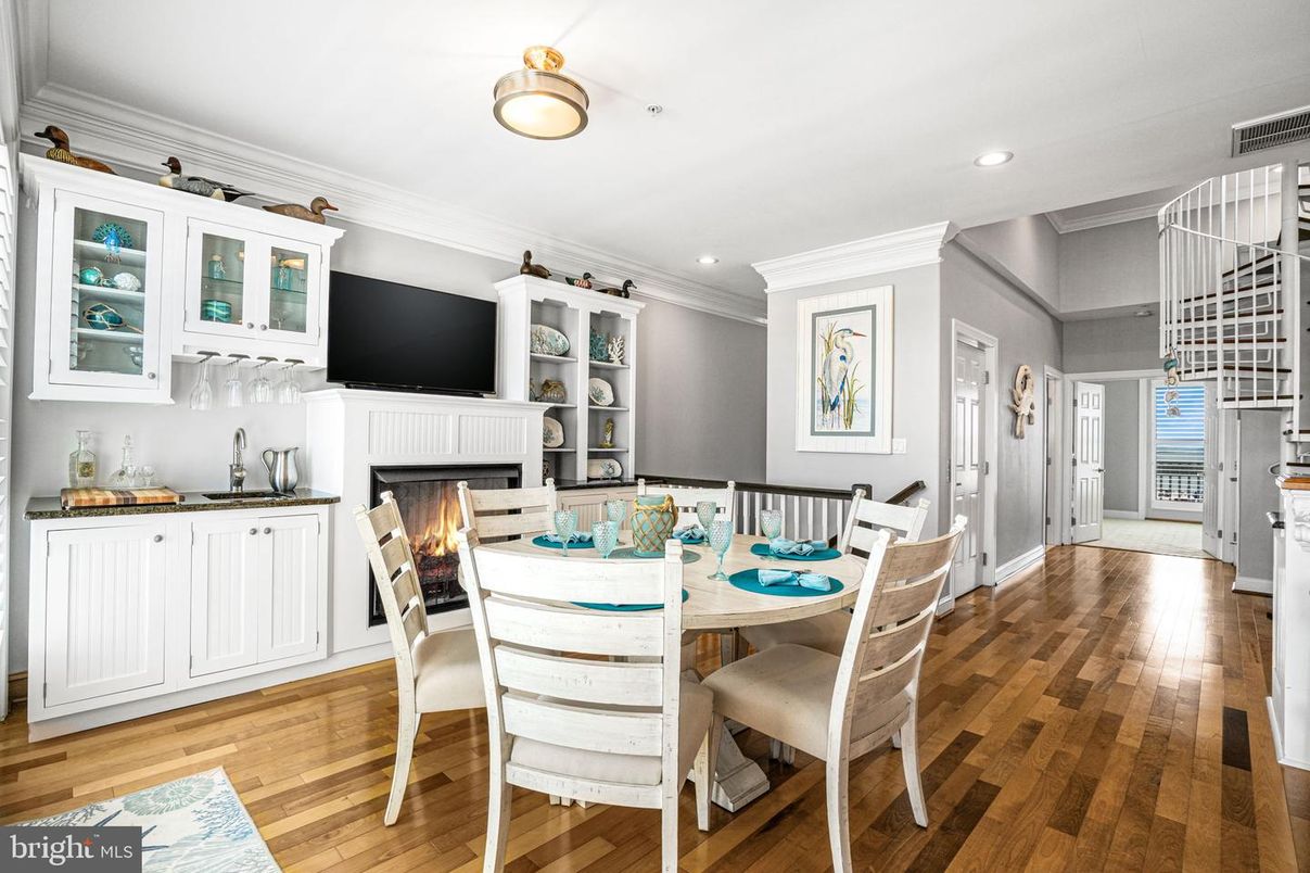 Dining room, Fireplace, Interior, Recessed Lighting, Wood Texture Flooring