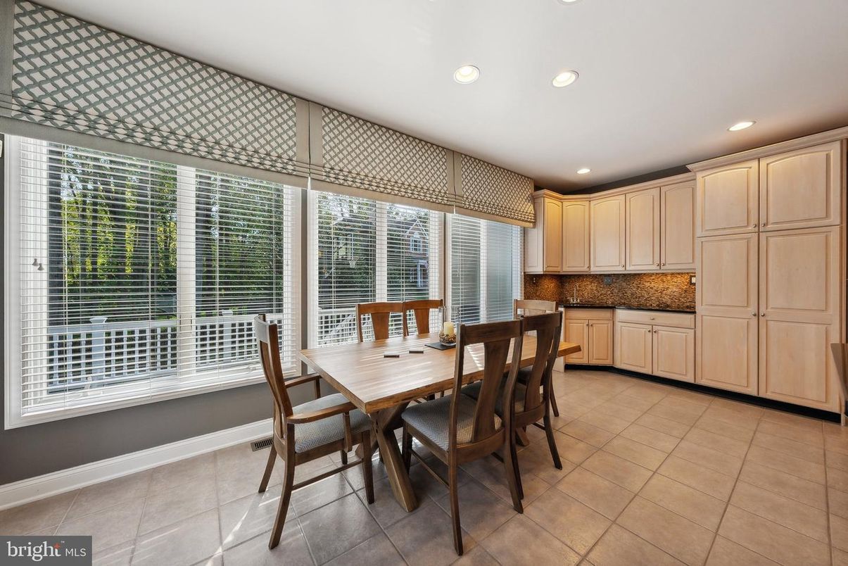 Dining room, Interior, Recessed Lighting