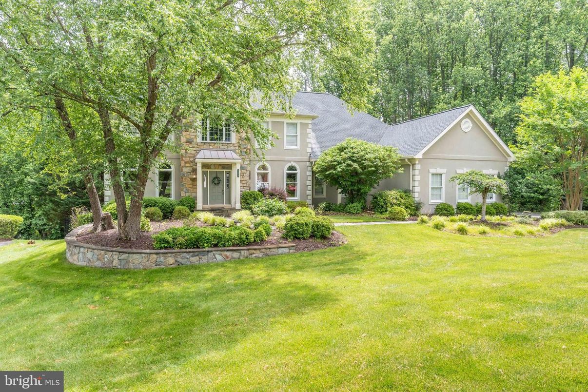 Backyard, Exterior, Facade, French Provincial