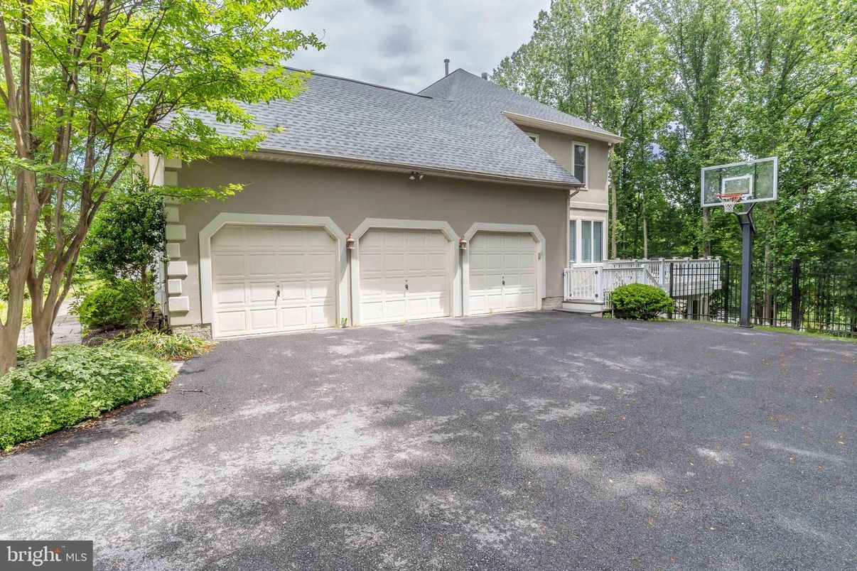 Detached Garage, Exterior