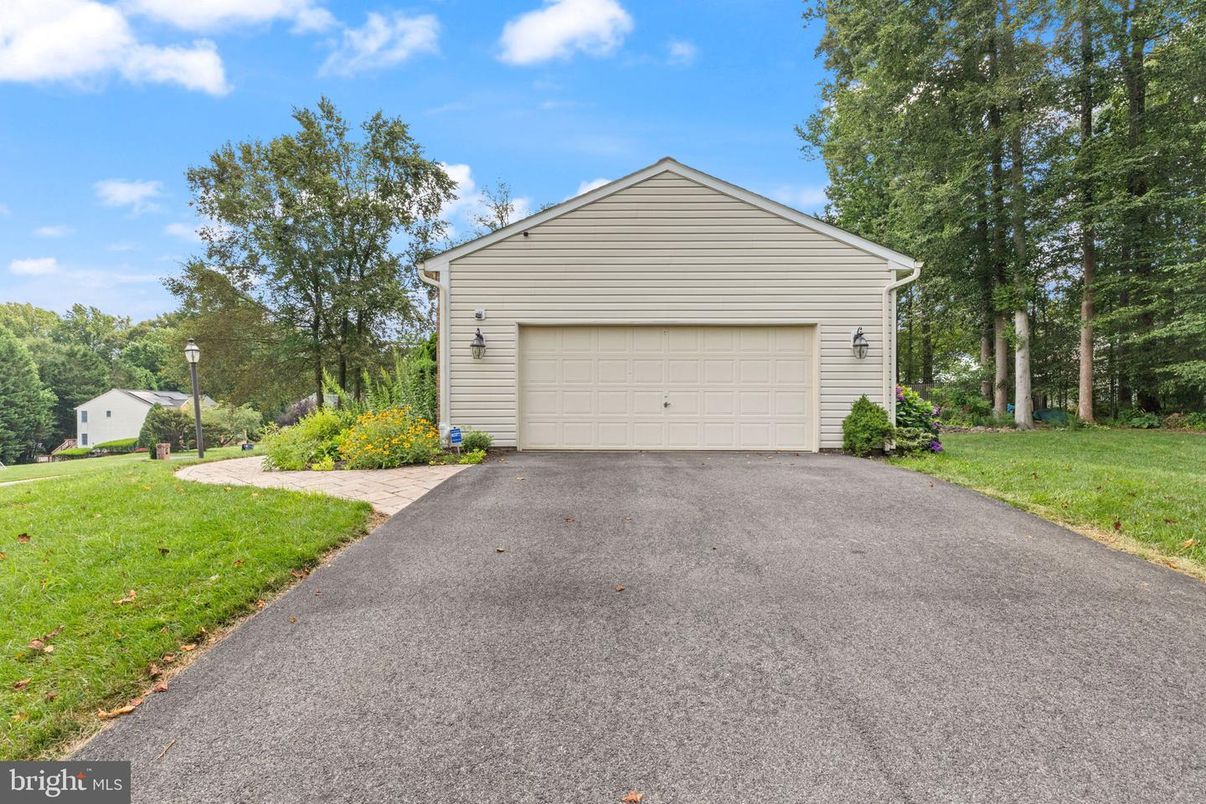 Detached Garage, Exterior