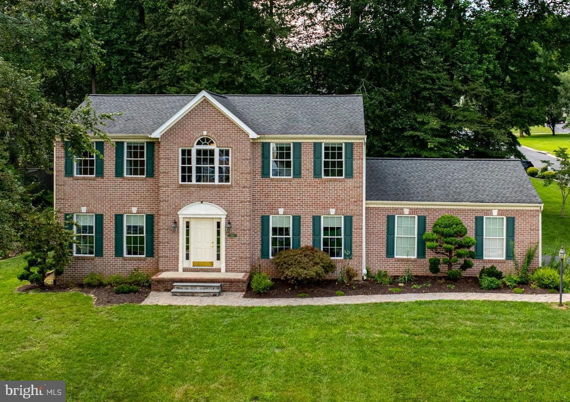 Exterior, Facade, Brick Facade, Georgian