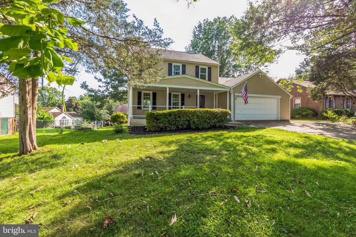 Attached, Backyard, Exterior, Facade, American Foursquare