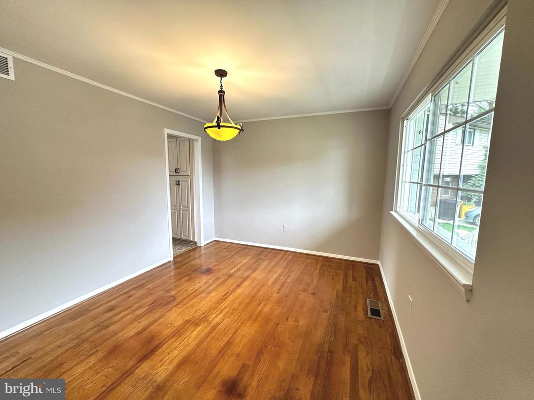Empty room, Interior, Pendant Lights, Wood Texture Flooring