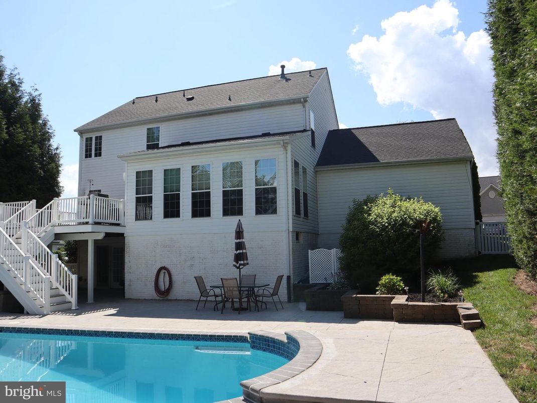 Exterior, Pool