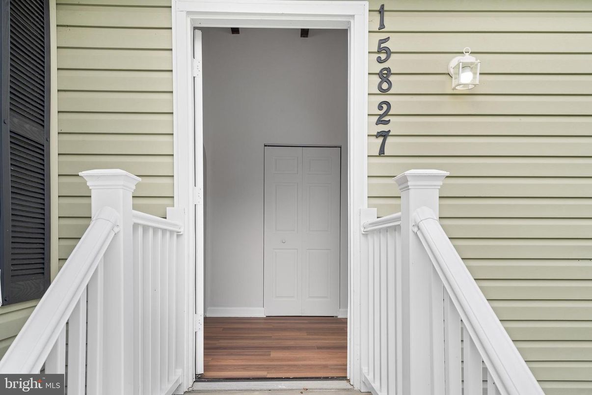 Exterior, Wood Texture Flooring