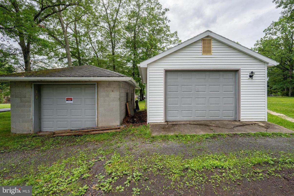 Detached Garage, Exterior