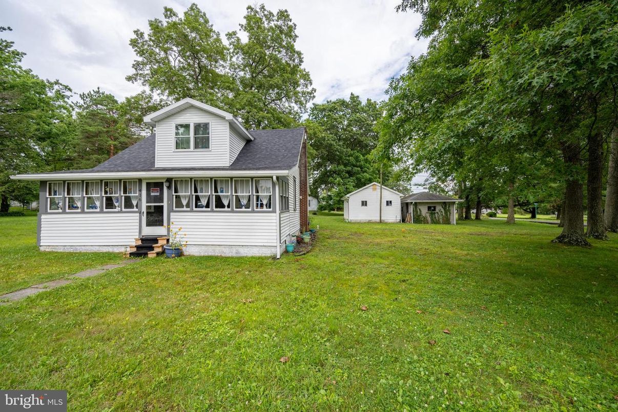 Backyard, Detached Garage, Exterior
