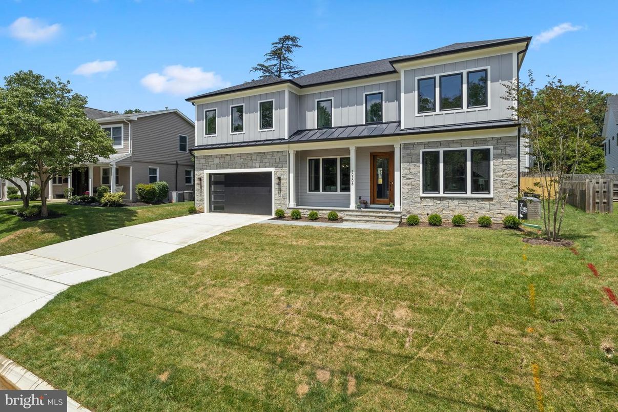 Attached, Exterior, Facade, Farmhouse