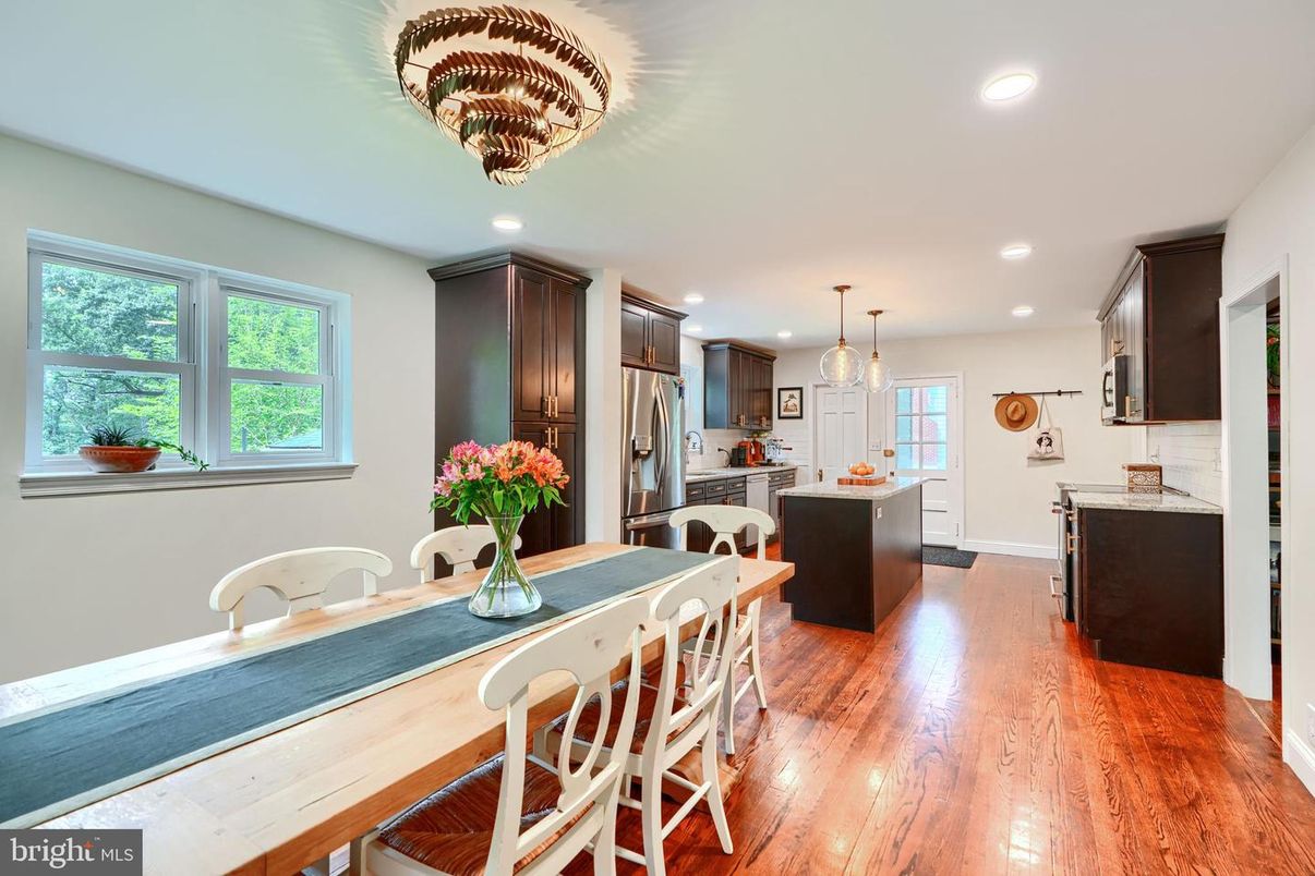 Dining room, Interior, Kitchen, Pendant Lights, Recessed Lighting, Stainless Steel Appliances, Wood Texture Flooring