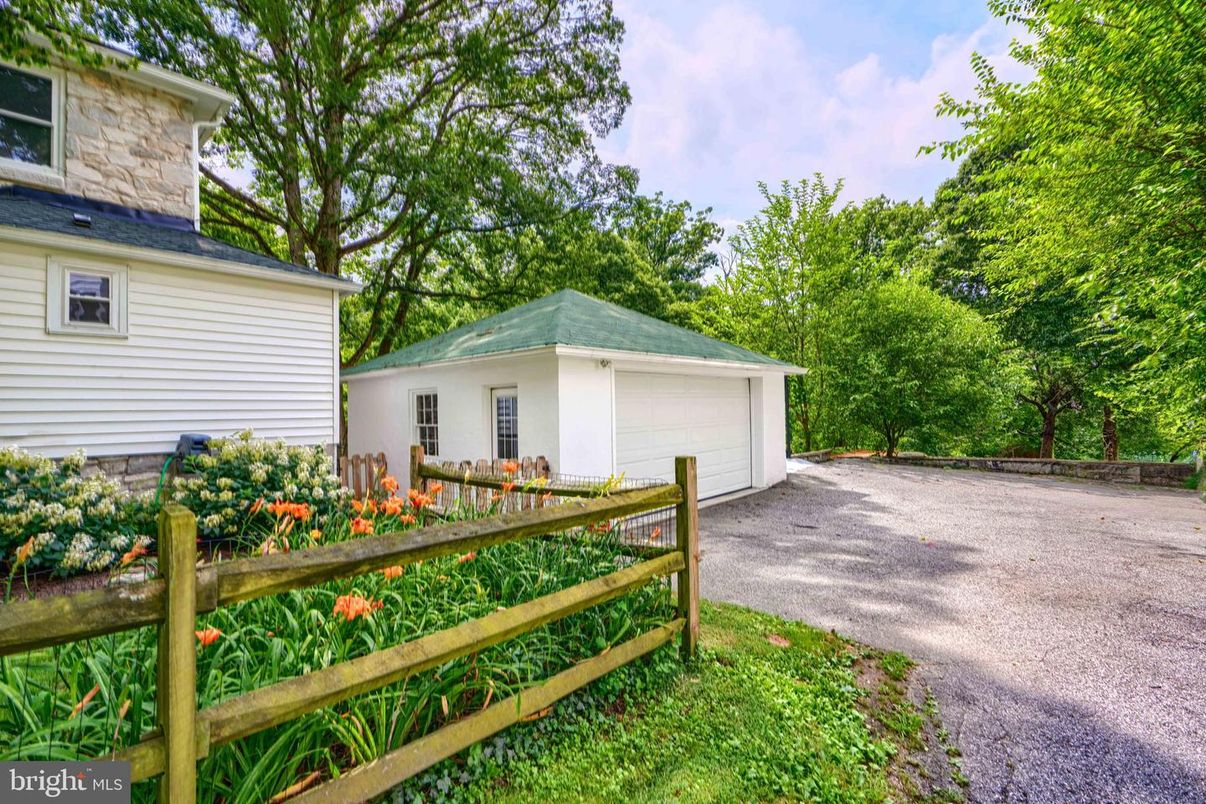 Backyard, Detached Garage, Exterior