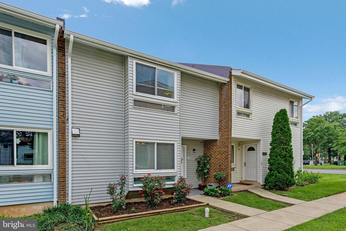 Exterior, Facade, Brick Facade, Rowhouse