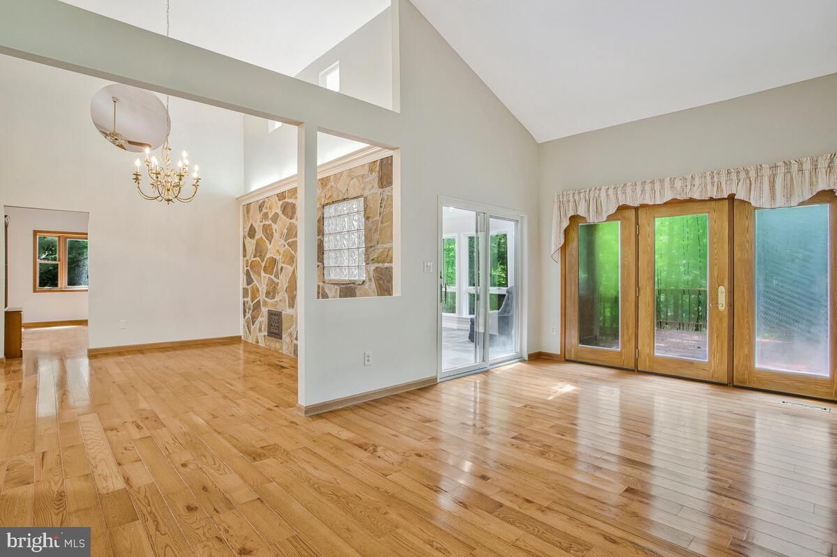 Chandelier, Empty room, Interior, Wood Texture Flooring