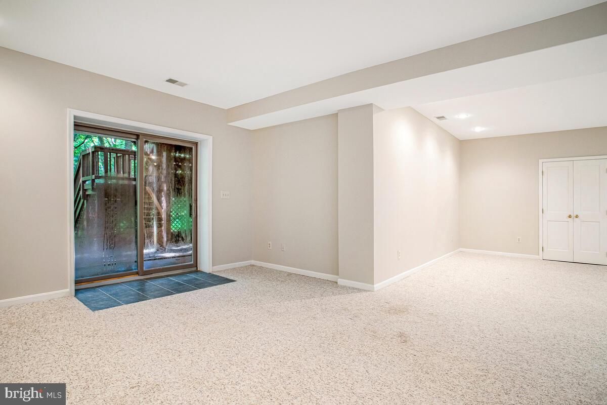 Empty room, Interior, Recessed Lighting