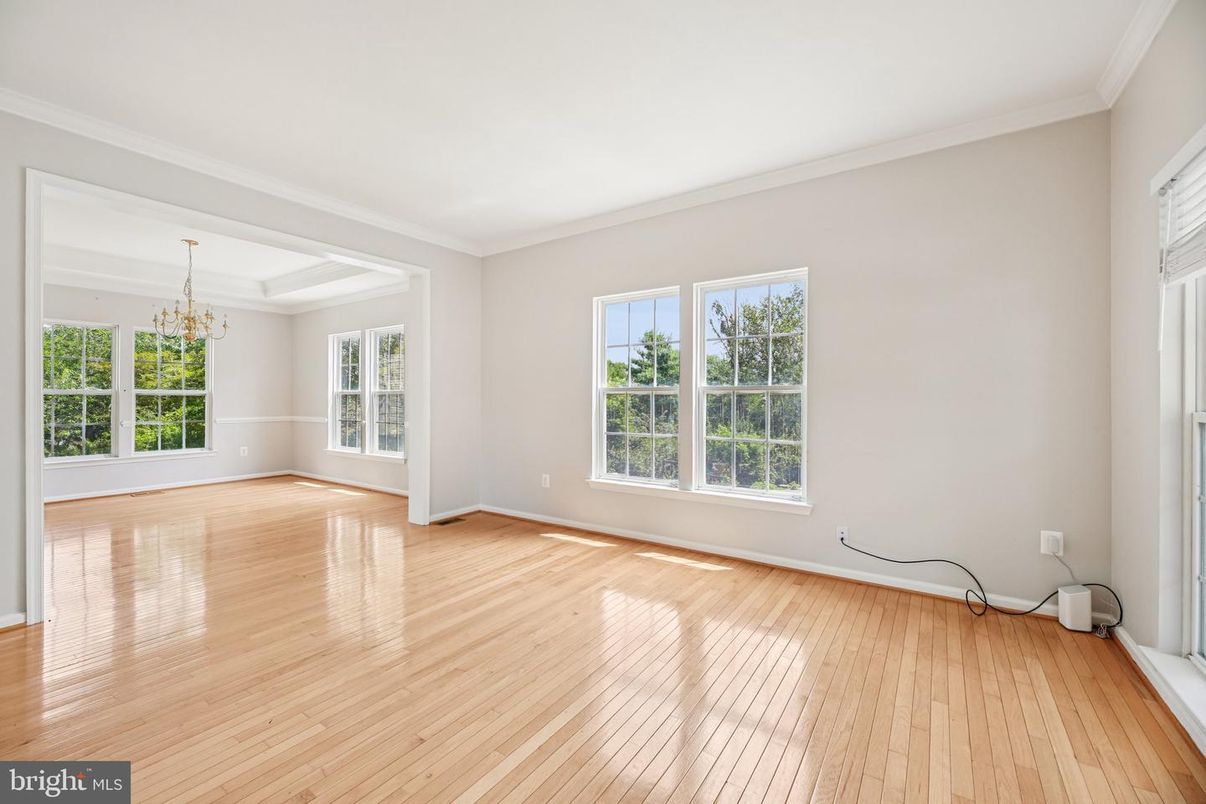 Chandelier, Empty room, Interior, Wood Texture Flooring