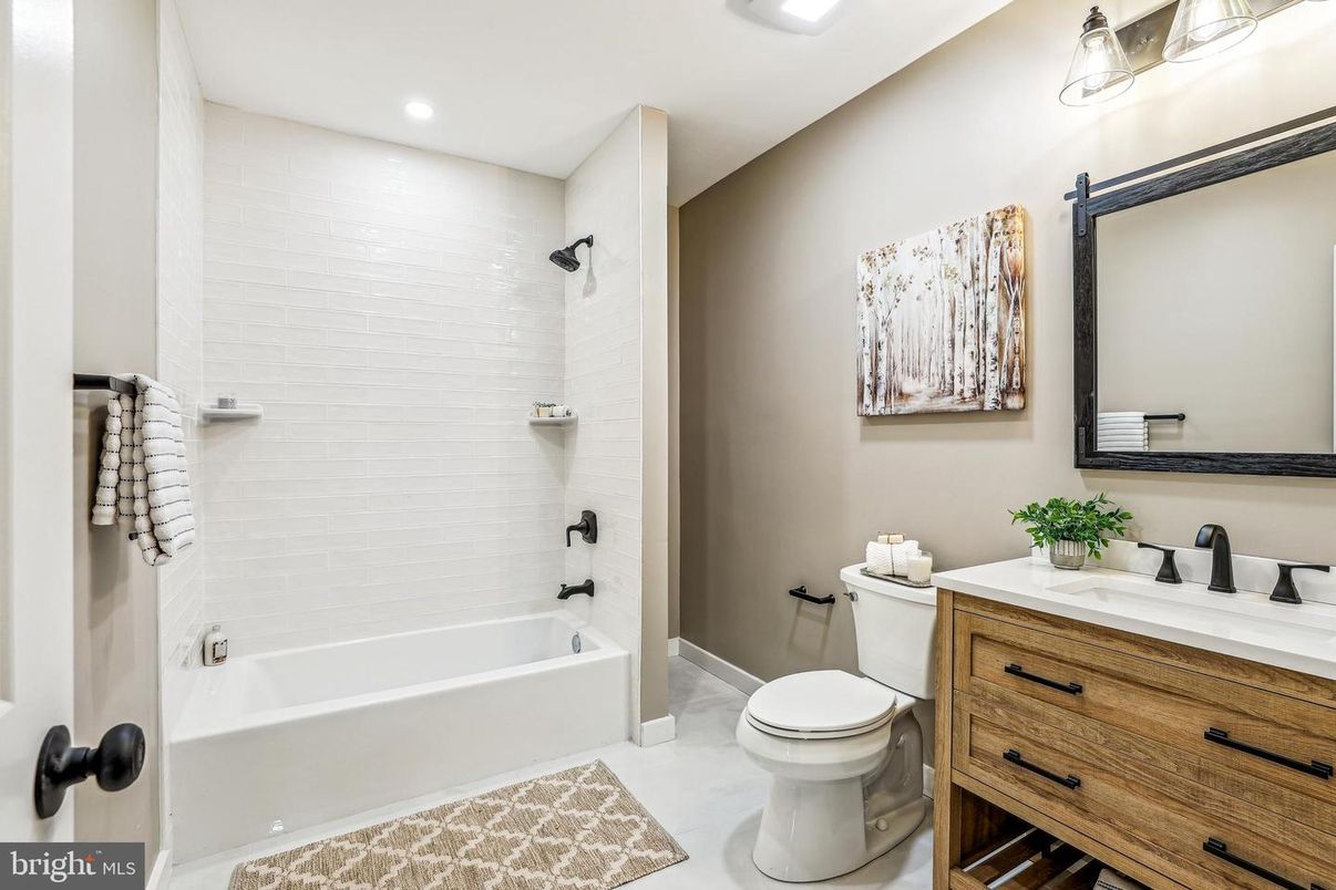 Bathroom, Interior, Recessed Lighting