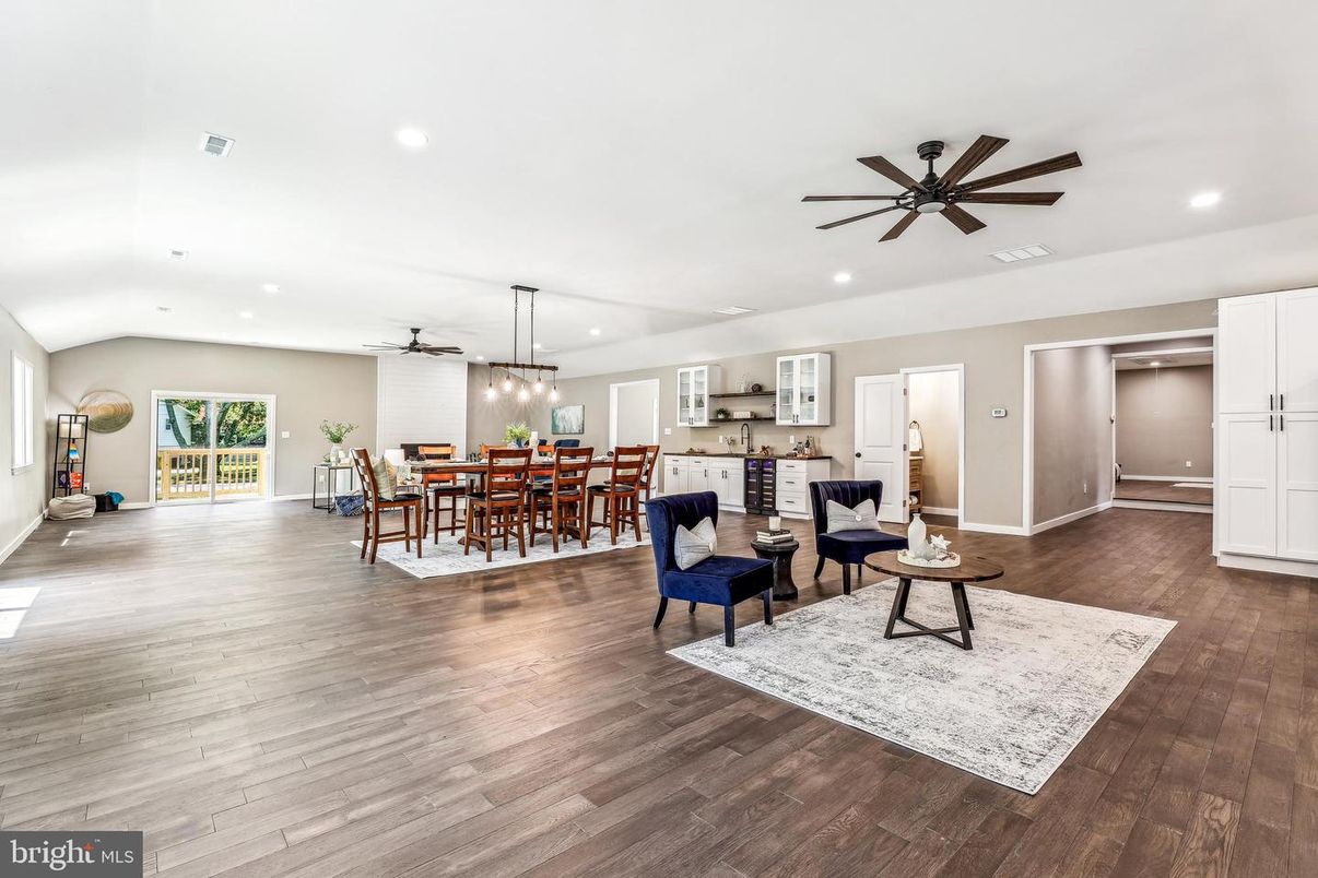Dining room, Interior, Living room, Pendant Lights, Recessed Lighting, Wood Texture Flooring
