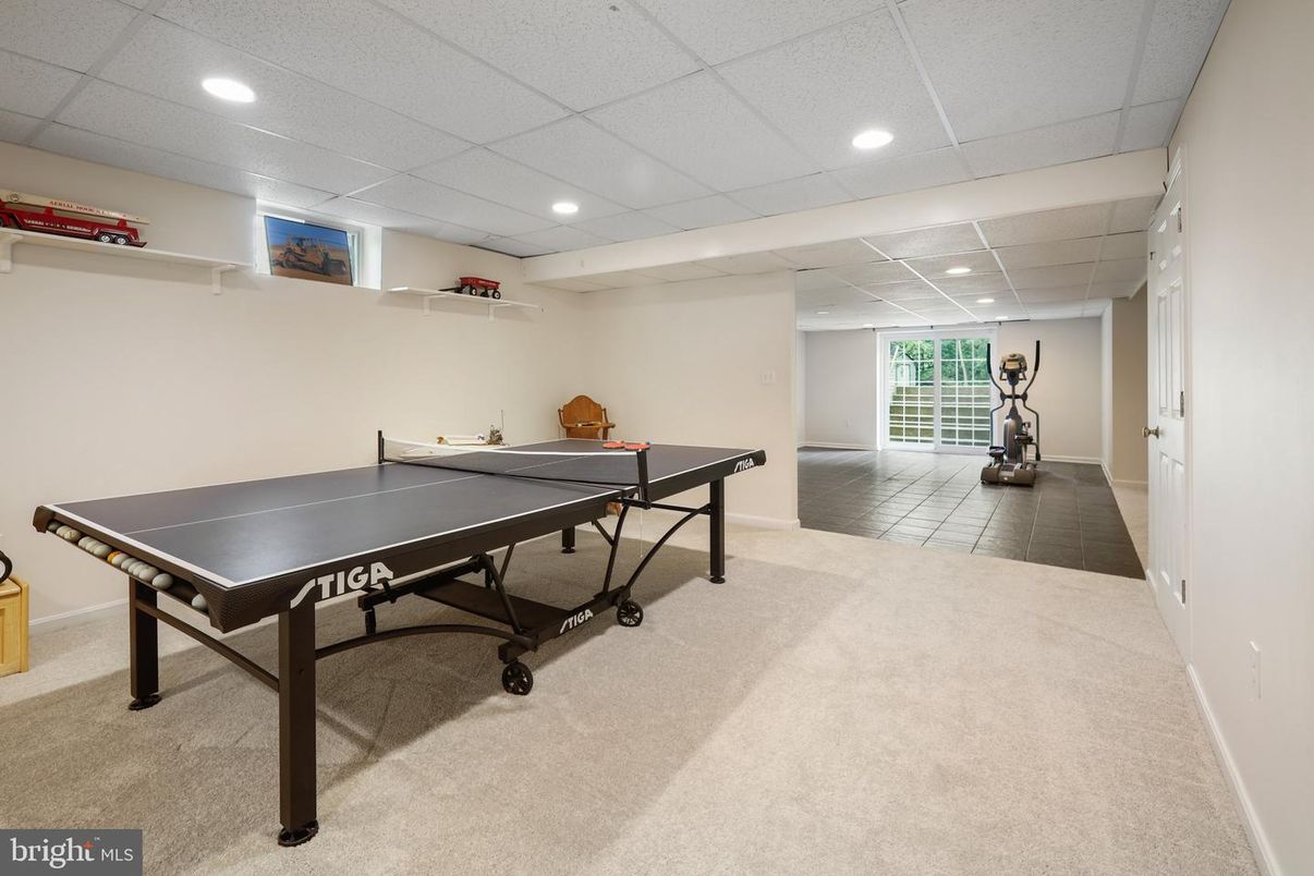 Game Room, Interior, Recessed Lighting