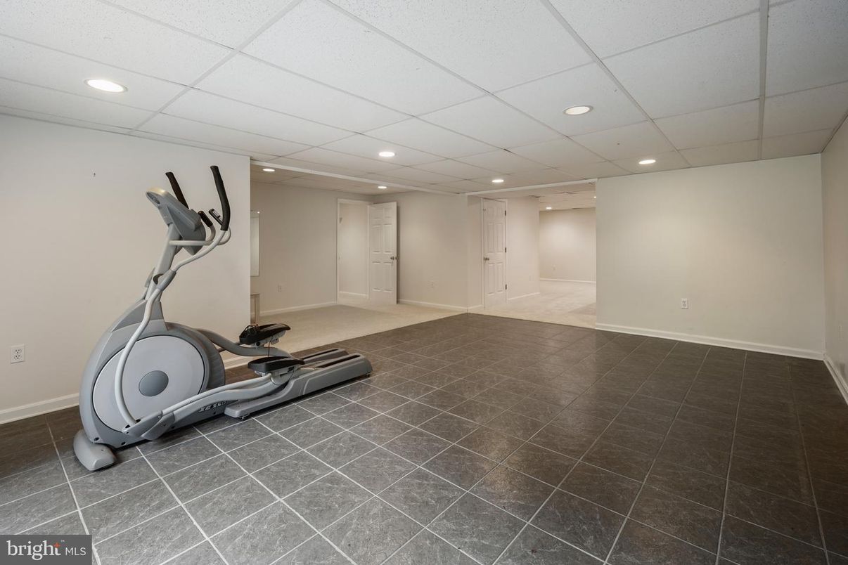 Fitness Equipment, Interior, Recessed Lighting
