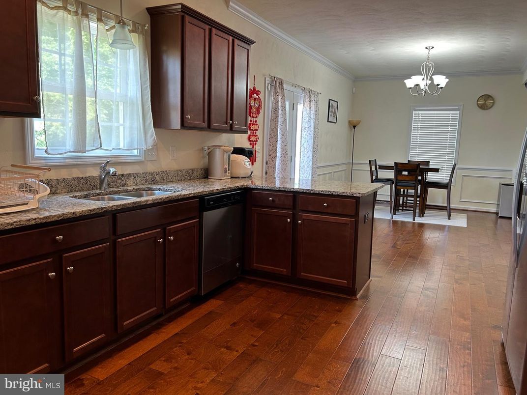 Chandelier, Dining room, Interior, Kitchen, Wood Texture Flooring