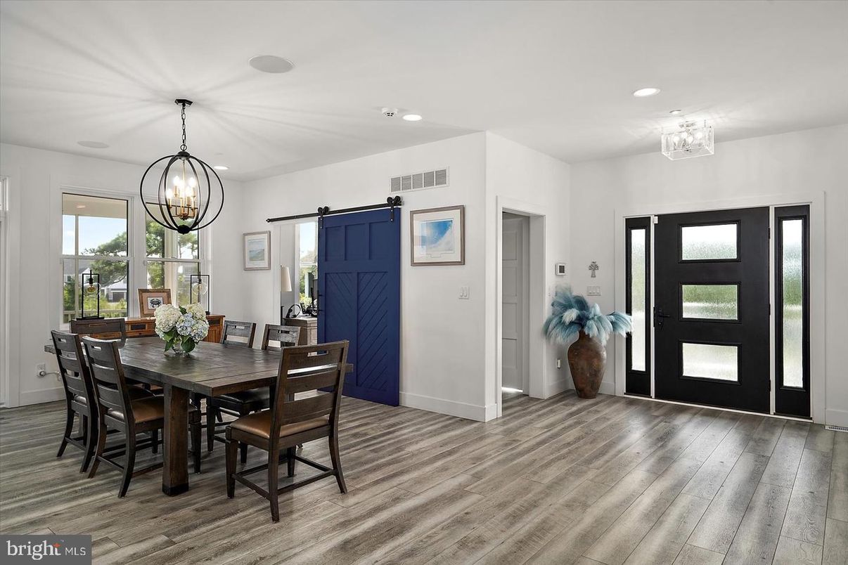 Chandelier, Dining room, Interior, Pendant Lights, Recessed Lighting, Wood Texture Flooring