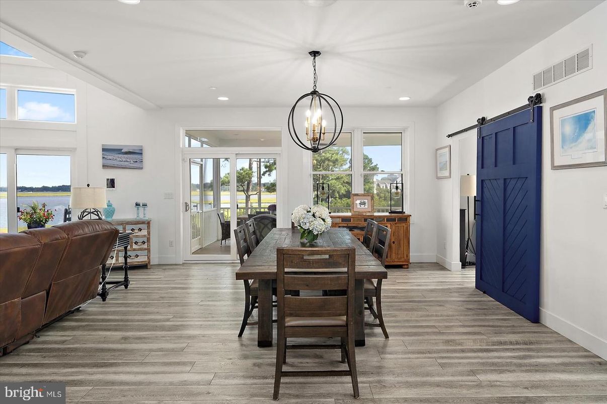 Chandelier, Dining room, Interior, Pendant Lights, Recessed Lighting, Water, Wood Texture Flooring
