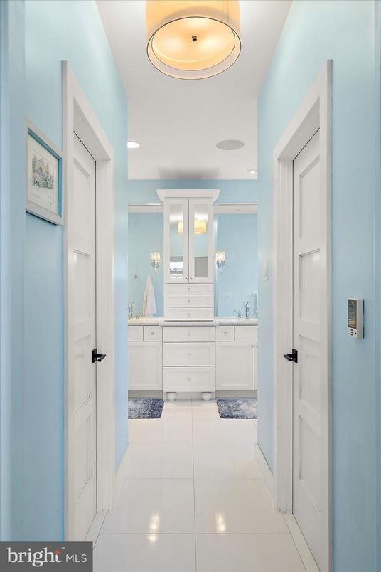 Bathroom, Dual Sink Vanities, Interior, Recessed Lighting