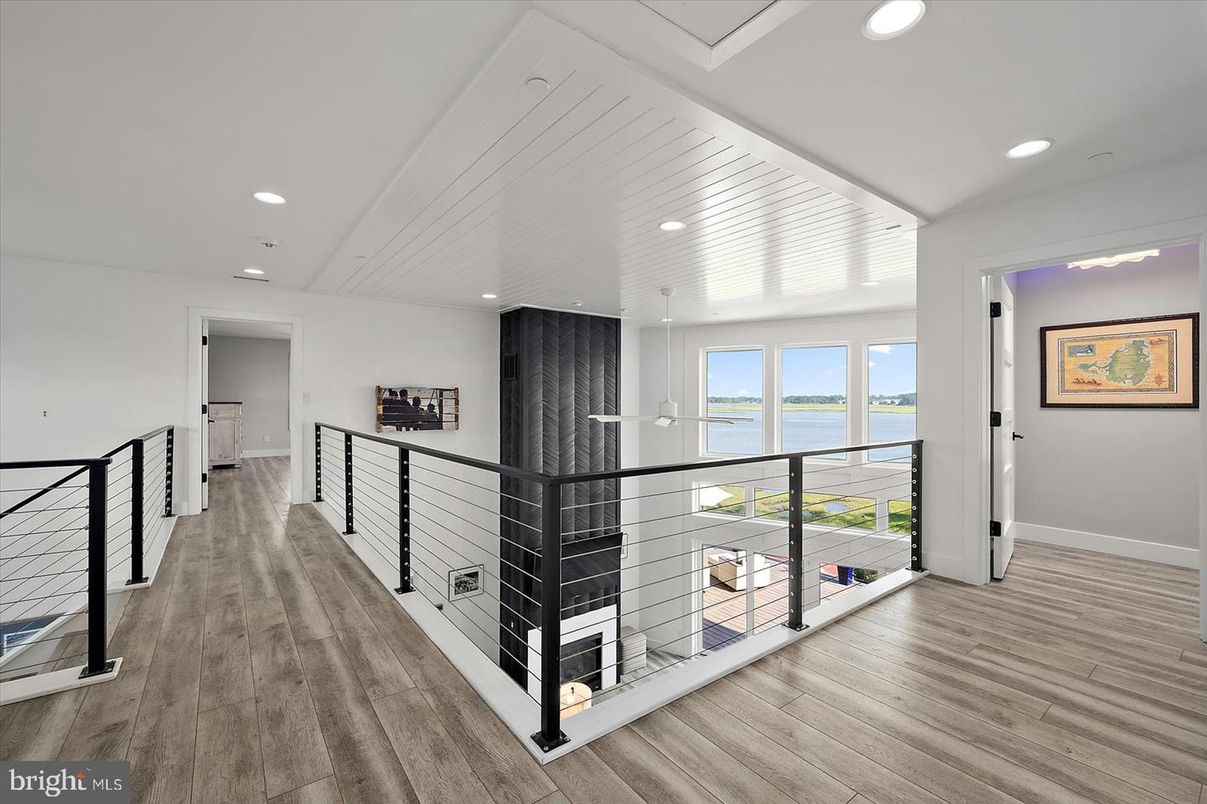 Interior, Recessed Lighting, Water, Wood Texture Flooring