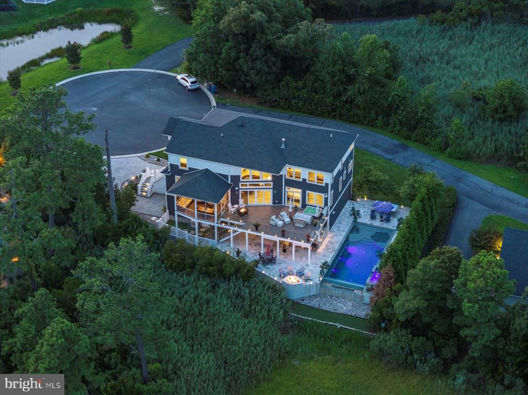Exterior, Drone