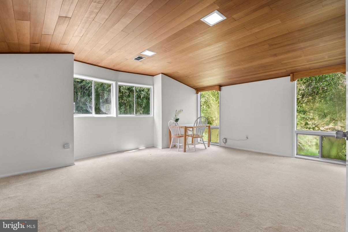 Empty room, Interior, Recessed Lighting, Wooden Ceilings