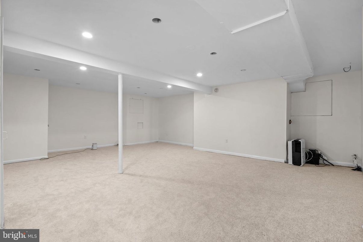 Empty room, Interior, Recessed Lighting
