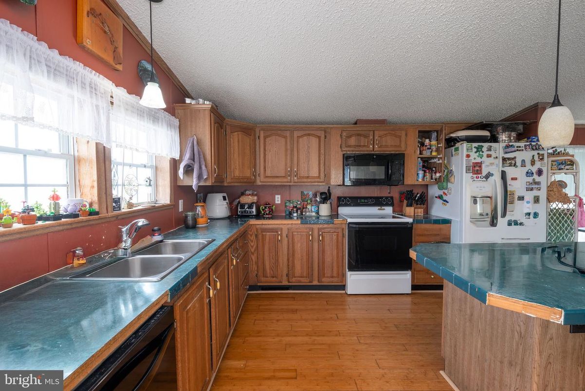 Interior, Kitchen, Pendant Lights, Wood Texture Flooring
