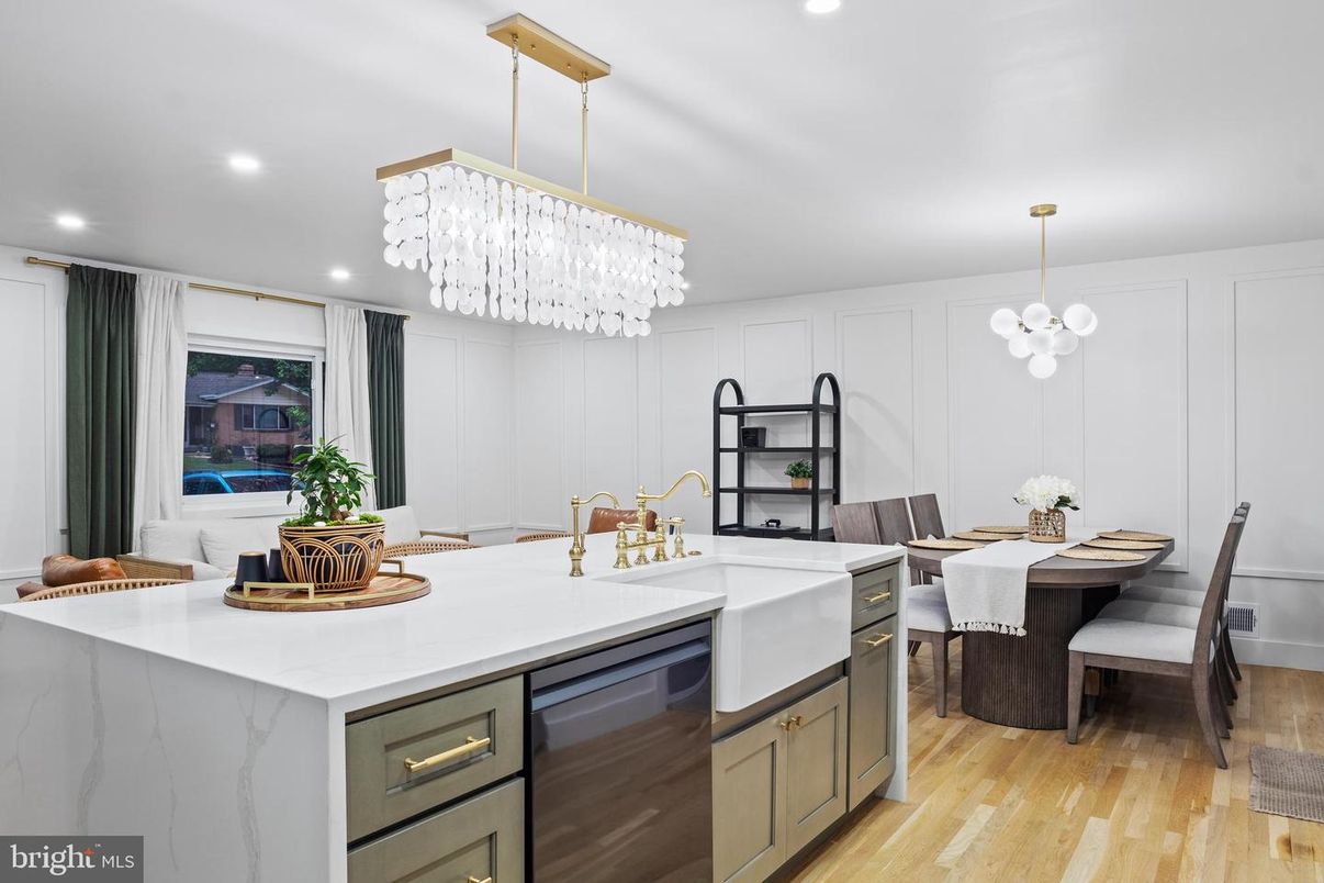 Chandelier, Dining room, Interior, Kitchen, Pendant Lights, Recessed Lighting, Wood Texture Flooring