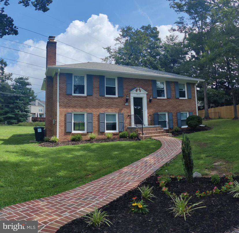Exterior, Facade, Brick Facade, Raised Ranch
