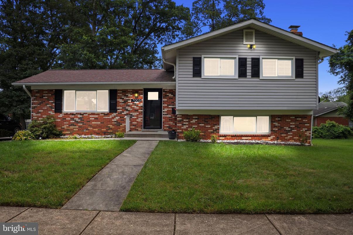 Exterior, Facade, Brick Facade, Split Level