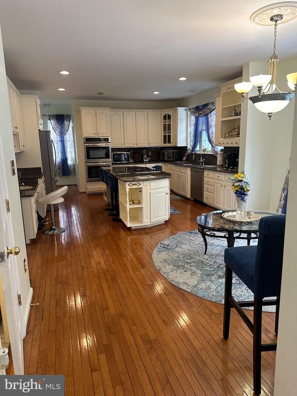 Dining room, Interior, Kitchen, Pendant Lights, Recessed Lighting, Stainless Steel Appliances, Wood Texture Flooring