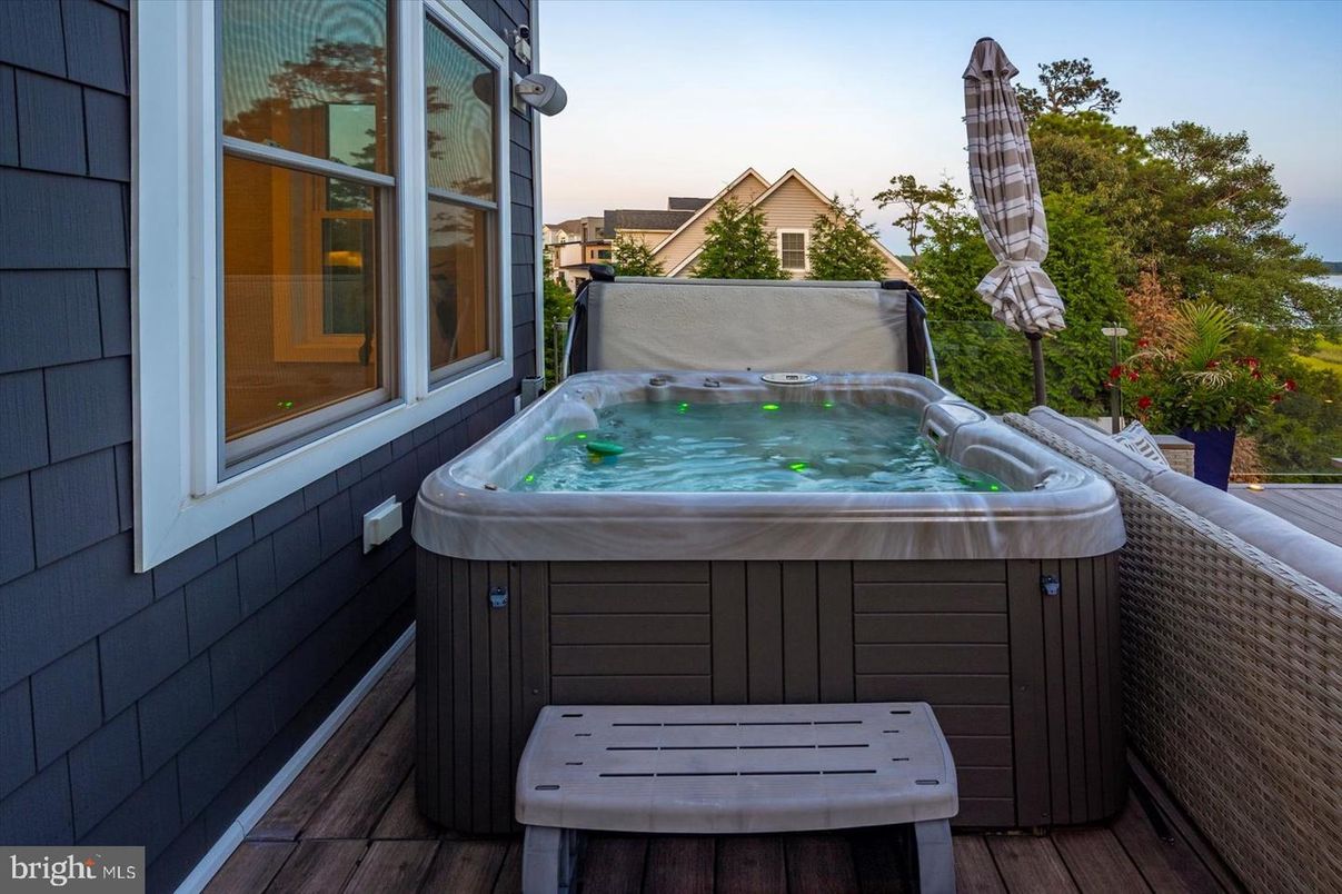 Exterior, Hot Tub