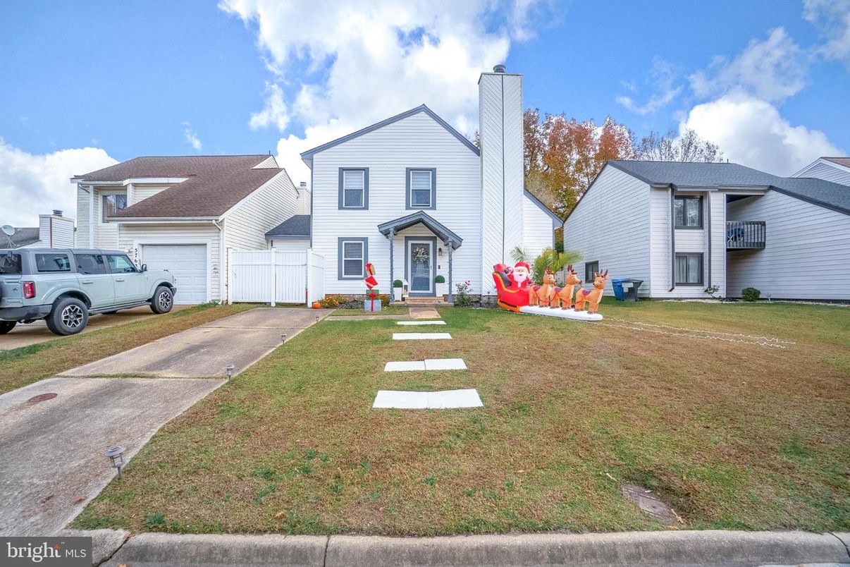 Attached, Backyard, Exterior, Facade, Farmhouse