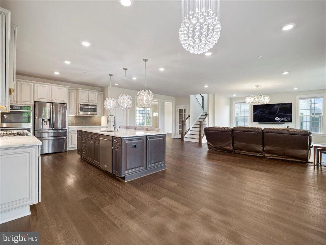 Interior, Kitchen, Living room, Pendant Lights, Recessed Lighting, Stainless Steel Appliances, Wood Texture Flooring