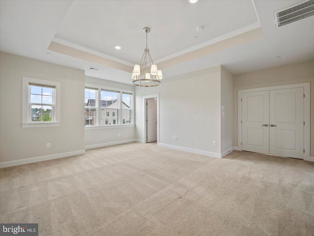 Chandelier, Empty room, Interior, Pendant Lights, Recessed Lighting
