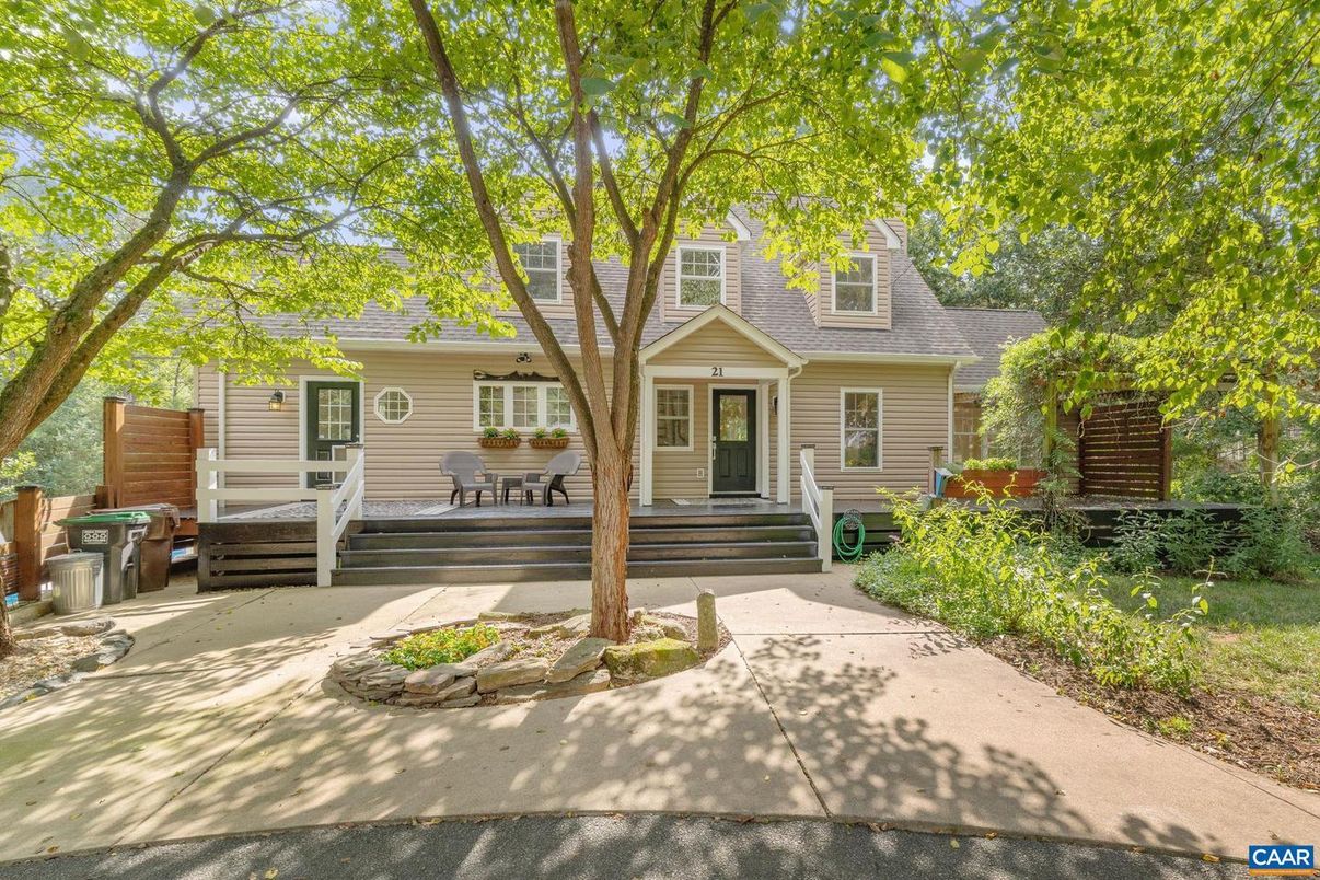 Exterior, Facade, Cape Cod