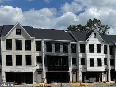 Attached, Exterior, Facade, Rowhouse