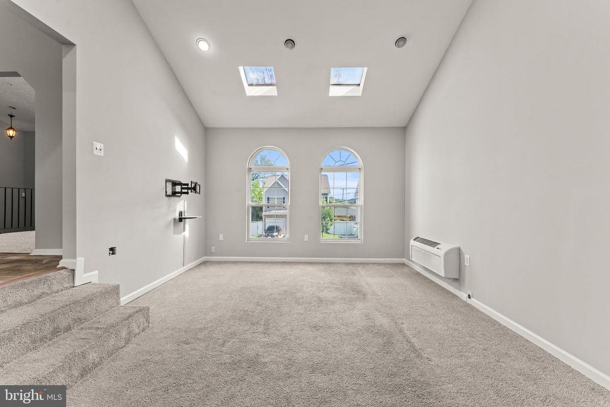 Empty room, Interior, Recessed Lighting