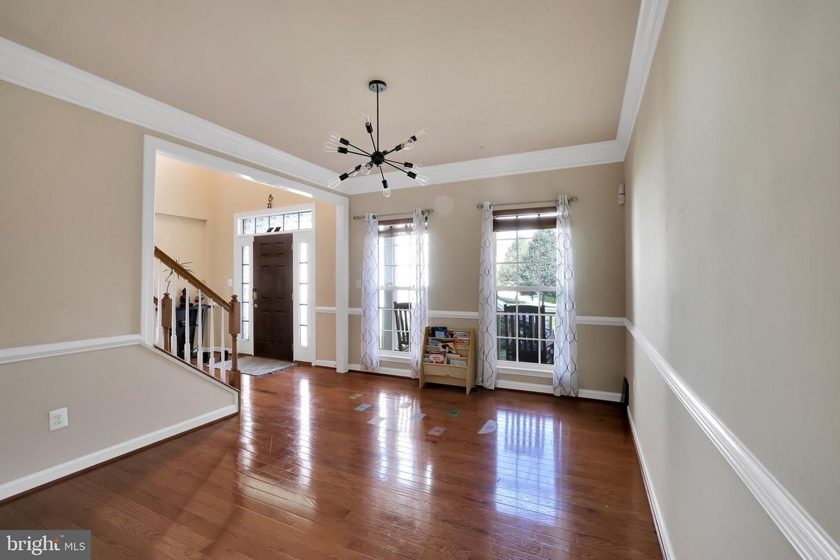 Interior, Pendant Lights, Wood Texture Flooring