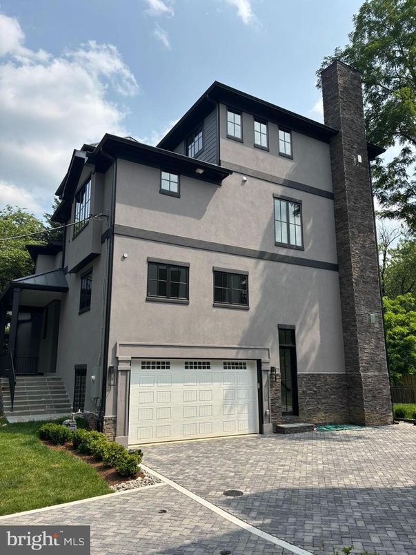 Attached, Exterior, Facade, Modern