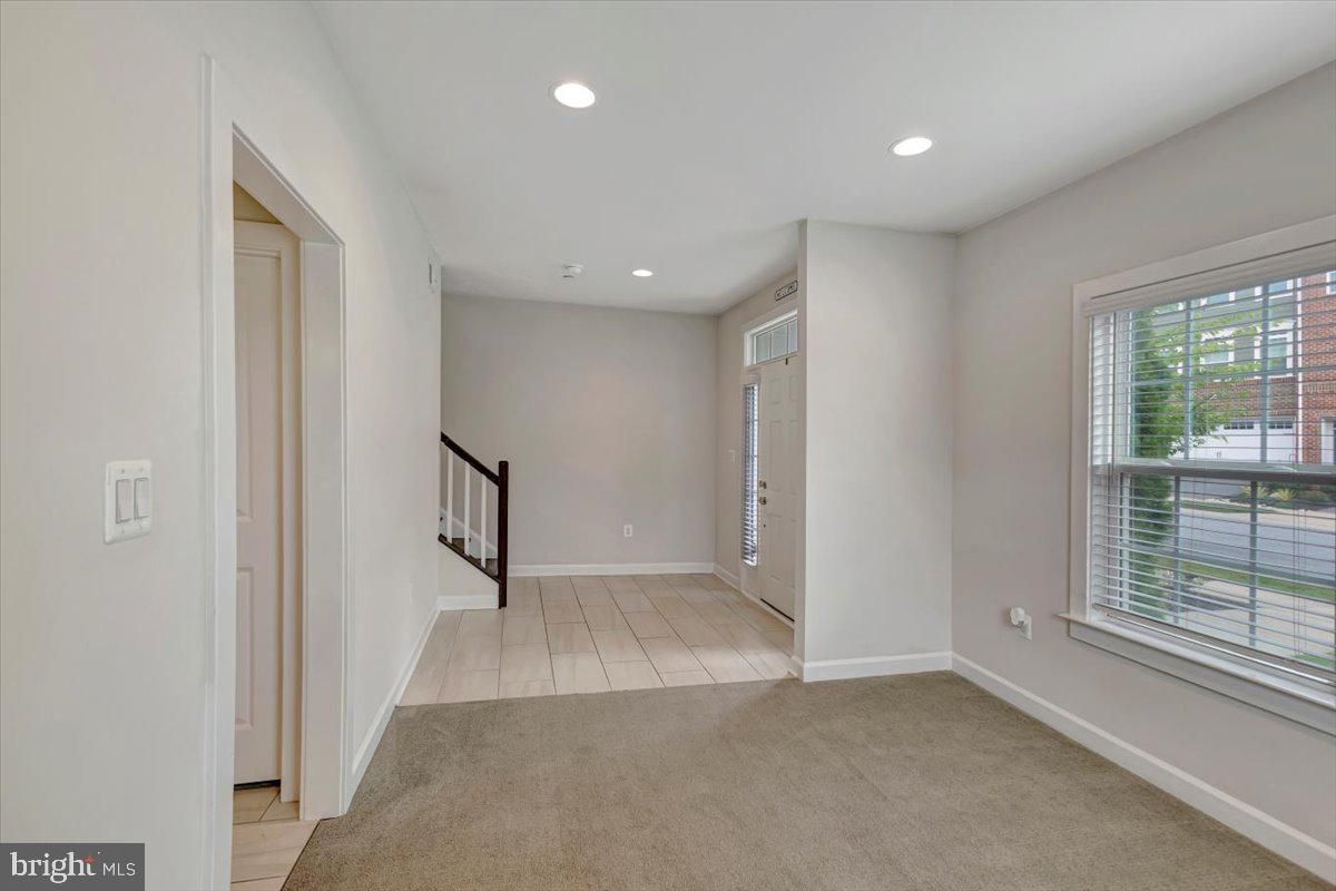 Empty room, Interior, Recessed Lighting