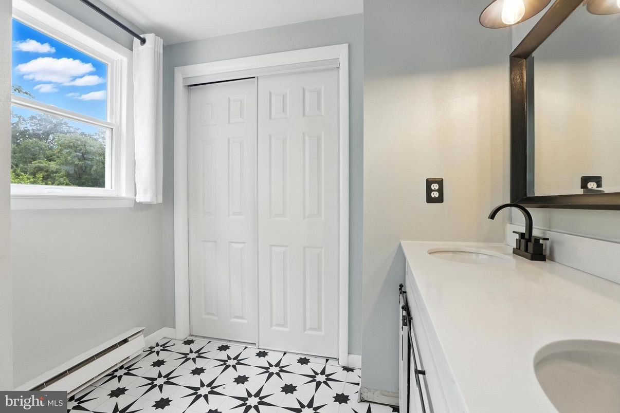 Bathroom, Dual Sink Vanities, Interior