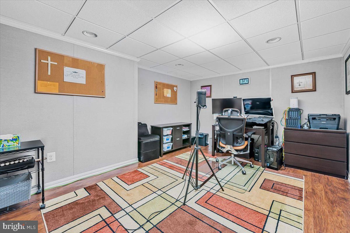 Home Office, Interior, Recessed Lighting, Wood Texture Flooring