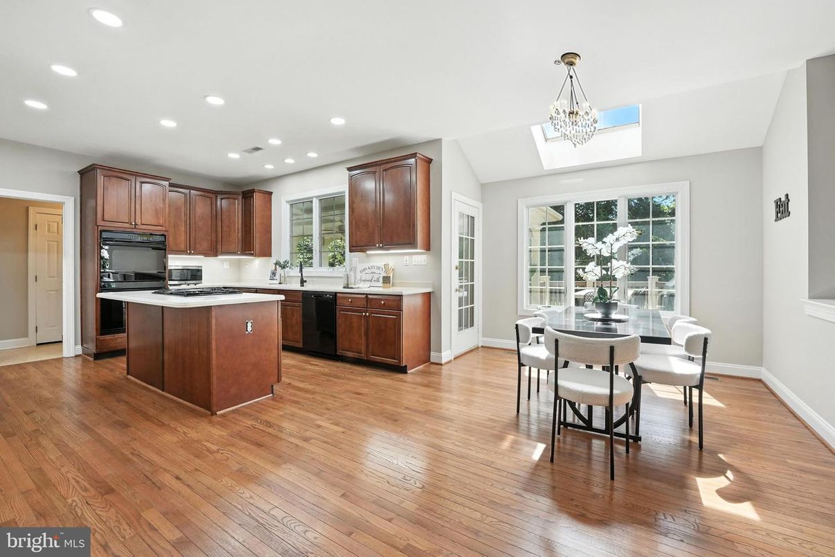 Dining room, Interior, Kitchen, Pendant Lights, Recessed Lighting, Wood Texture Flooring
